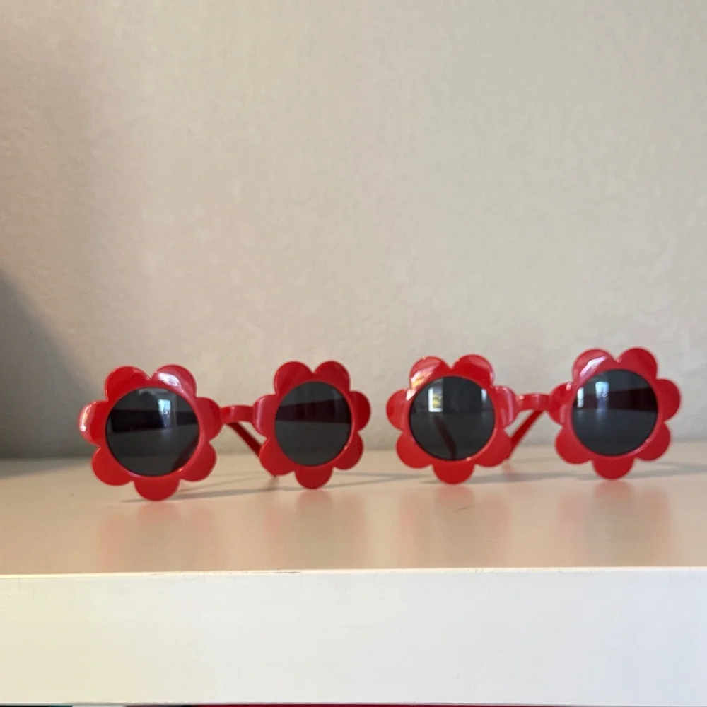 2 pairs matching Red Flower-Shaped Sunglasses